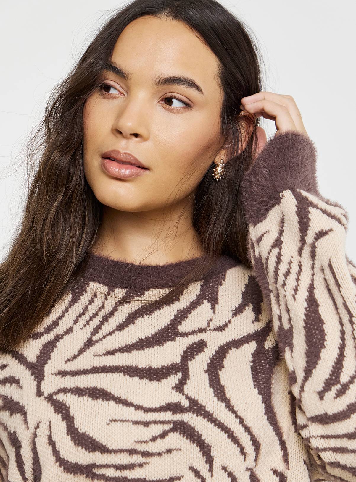 SIMPLY BE Fluffy Zebra Print Crew Neck Jumper 8-10 - Image 4